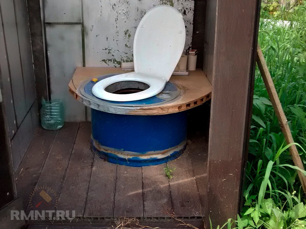 Дачный туалет из бетонных колец